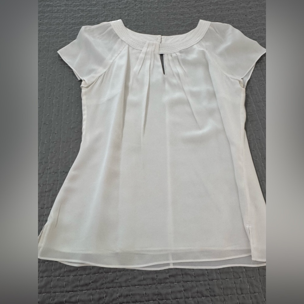 2x$20- White House Black Market Ivory Short Sleeve Pleated Neck Blouse